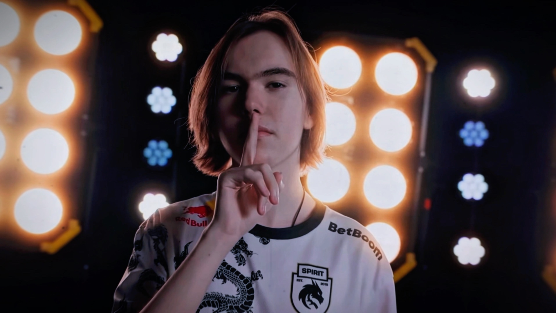 100T官推发布Doublelift、Prince交换队服合影：意义所在