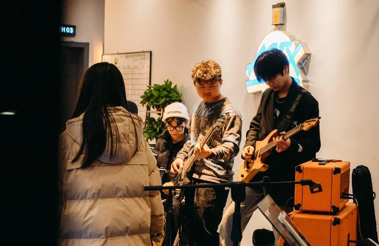 Monte 签下 hAdji 和 afro 直到赛季结束